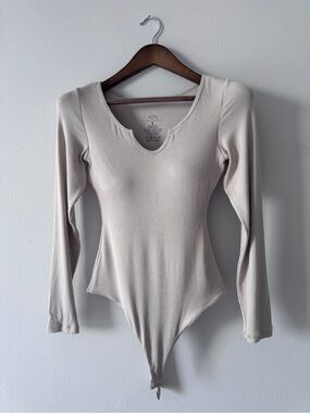 Klassy Network Long Sleeve Scoop-Neck Bodysuit in Light Beige Size L